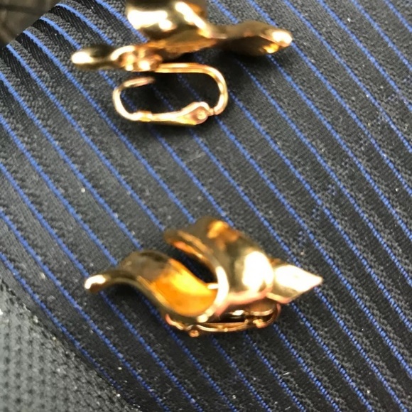 AVON Gold ribbon clip on earrings signed lovely vintage dressy coquette jewelry - Picture 4 of 7